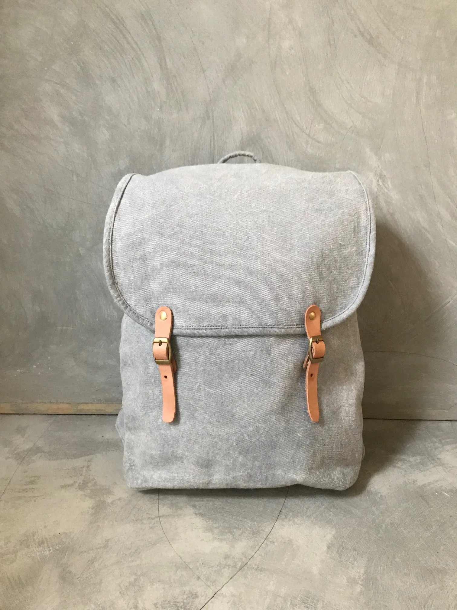 ANAK [young] - small stonewashed canvas backpack