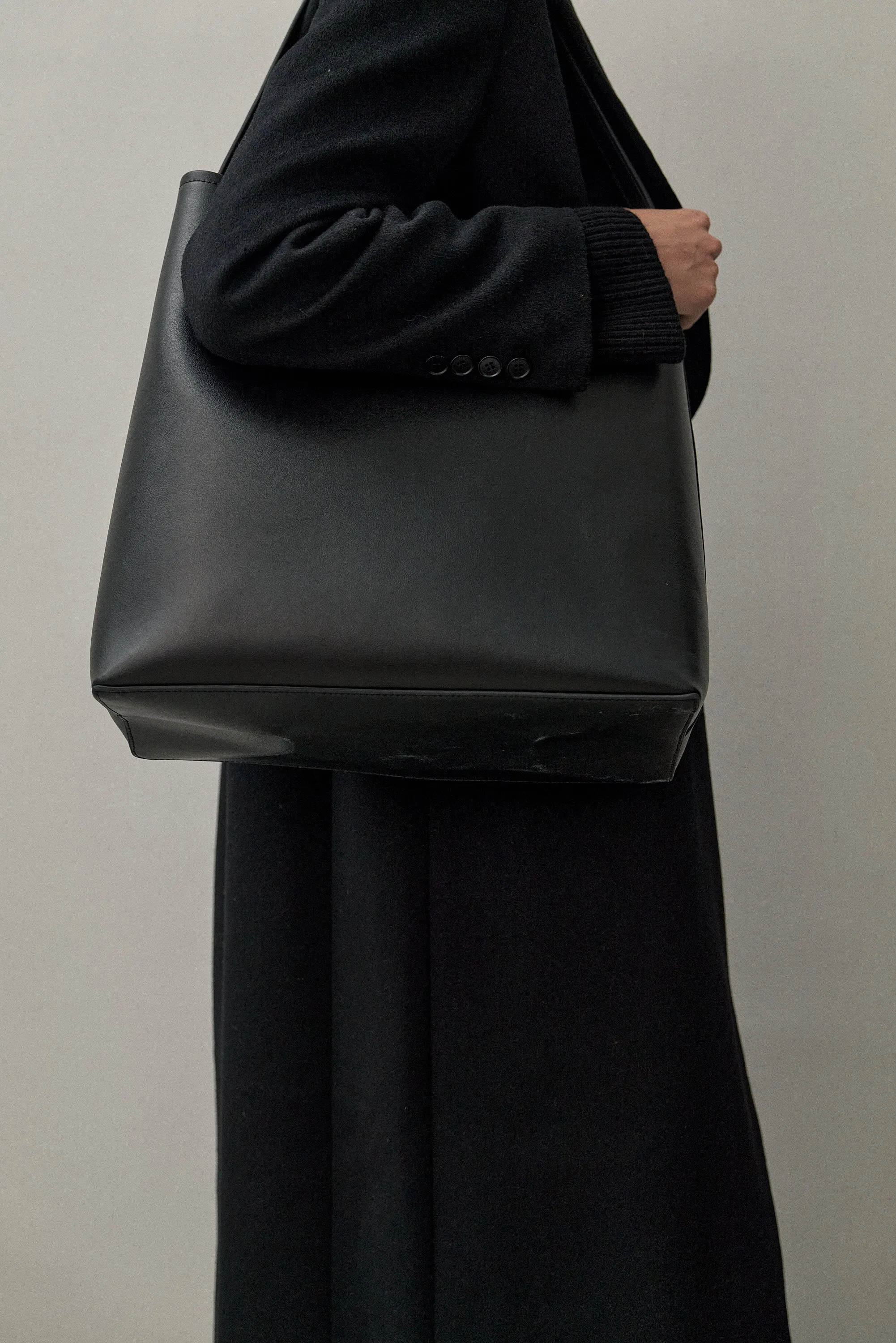 THE WEEKEND TOTE BAG - BLACK